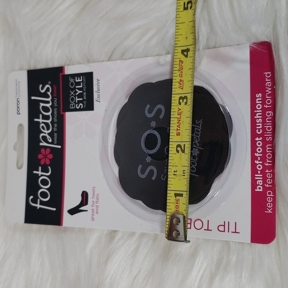 New In Packages Foot Petals & Lint Removing Sheets Styling Tools Duo - Picture 4 of 7